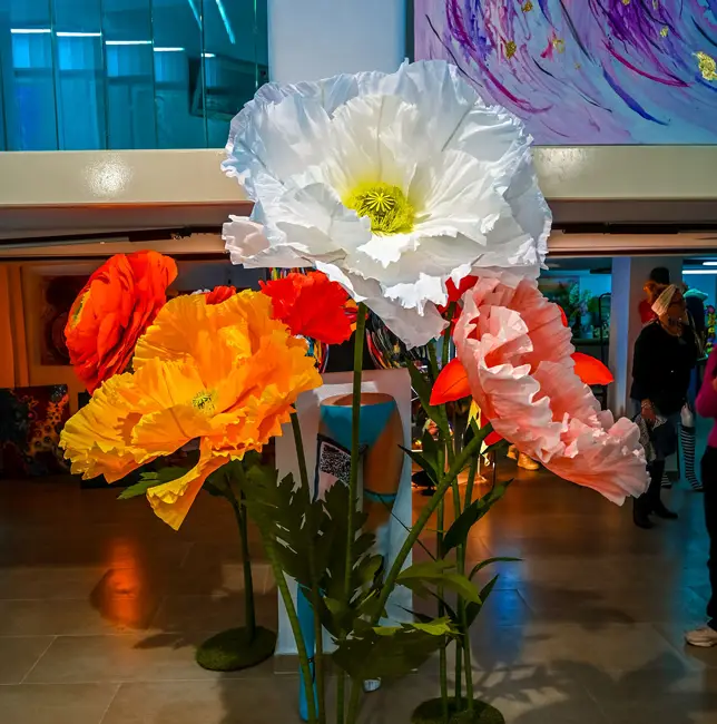Bouquet monumental de fleurs en papier pour un événement