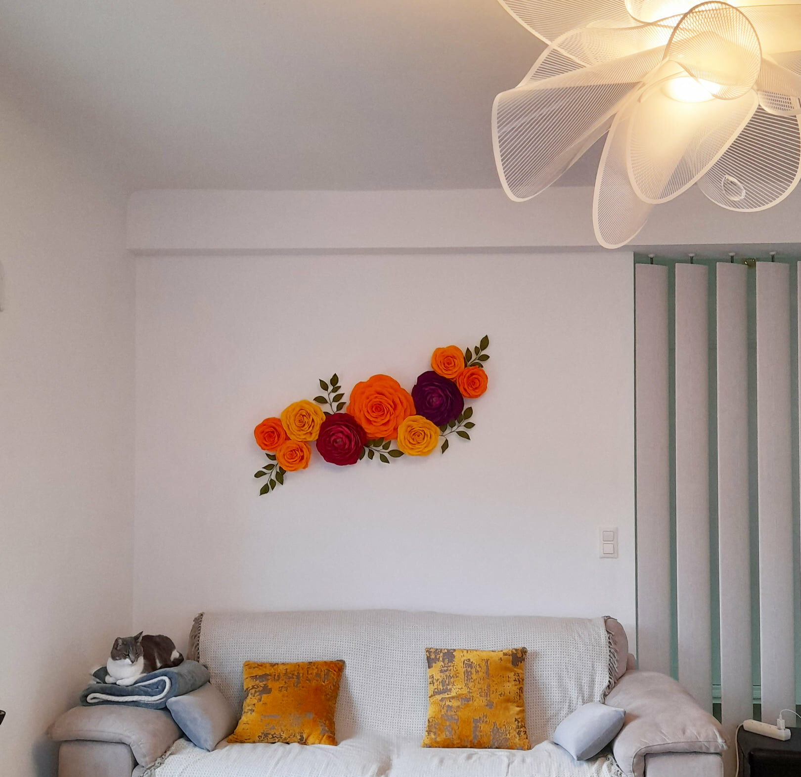 Composition florale murale en papier réalisée sur mesure